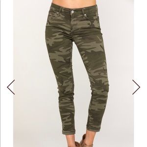 Levi’s Camo, low rise, 711 skinny jean